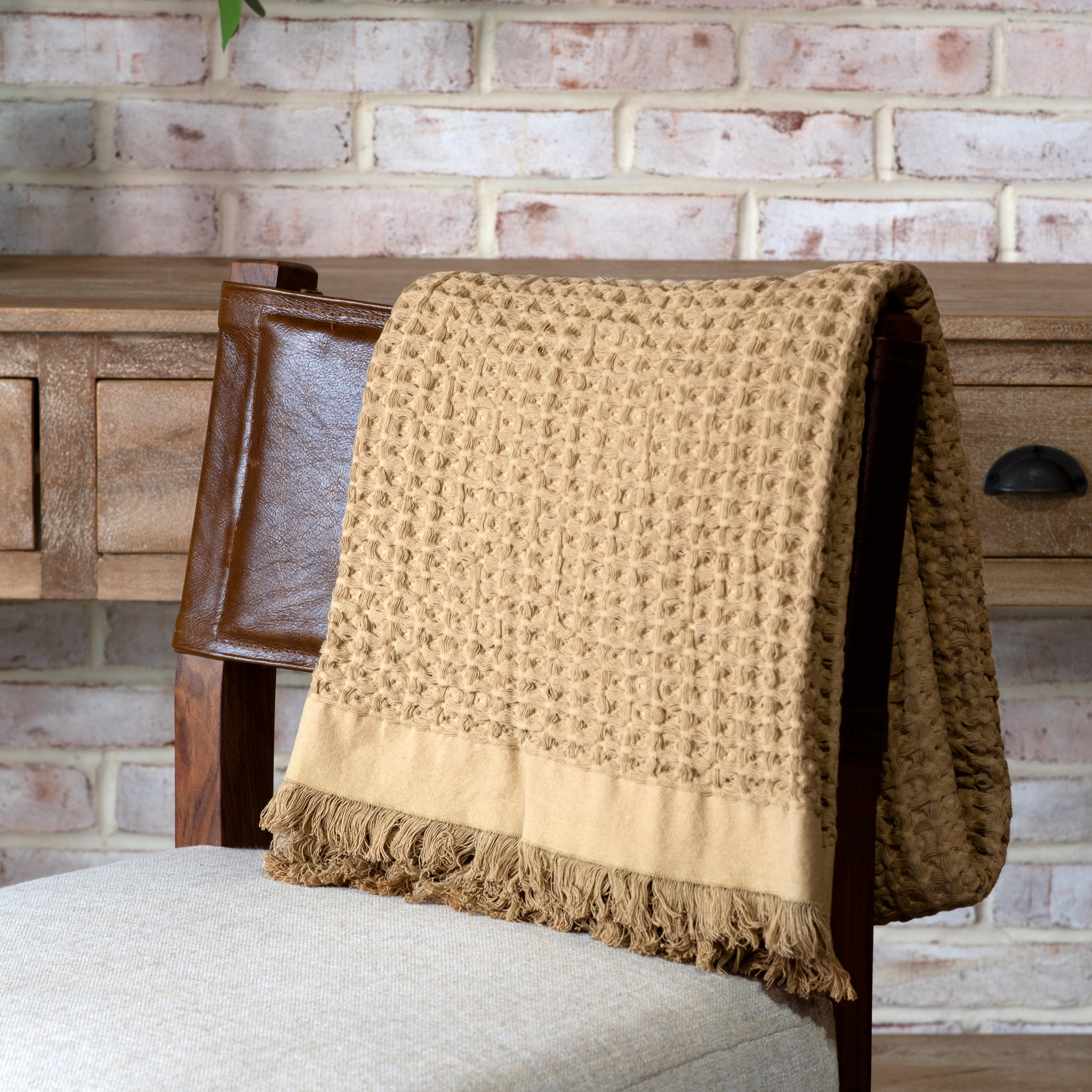 WAFFLE FRINGE THROW