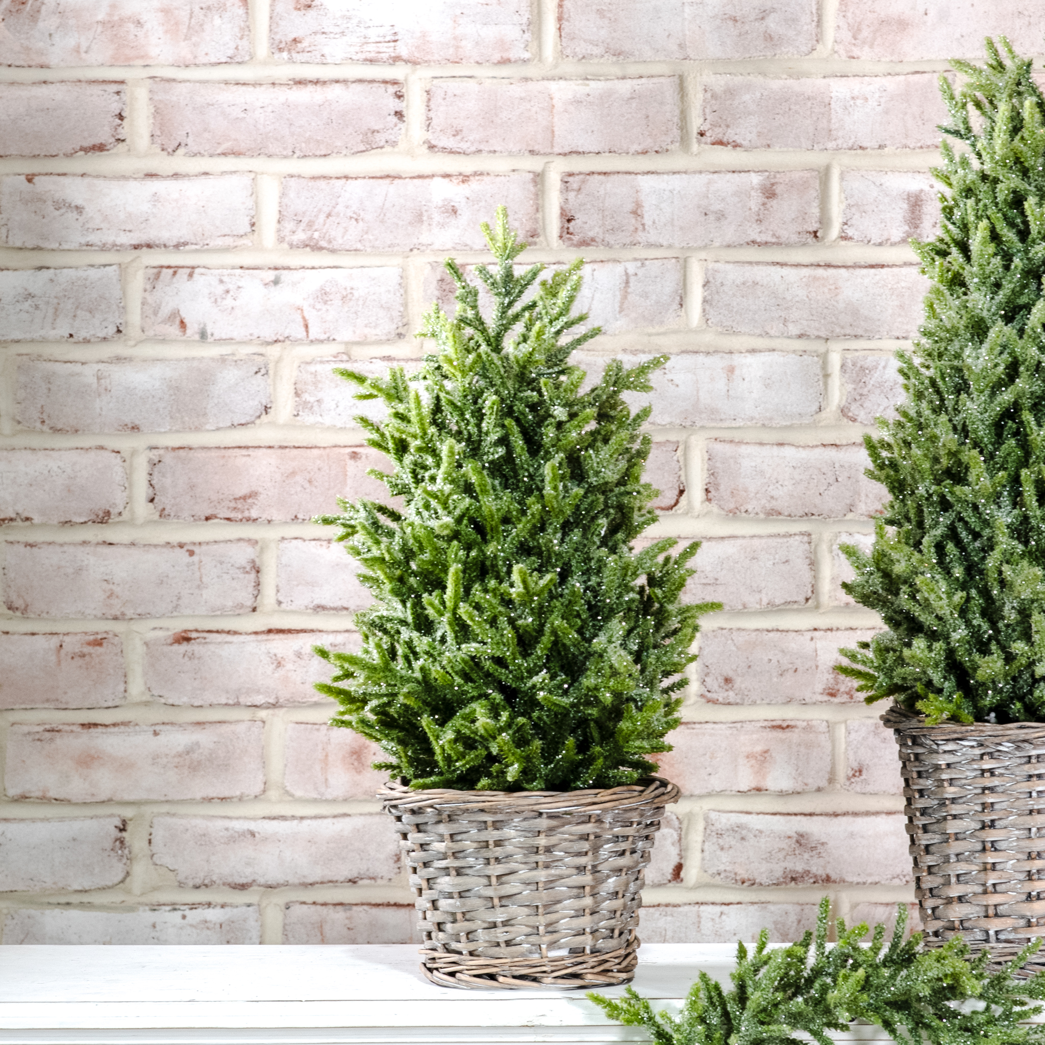 GLITTER TOPIARY IN BASKET