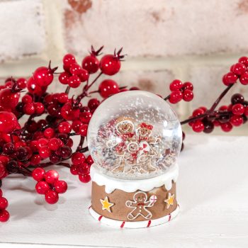 GINGERBREAD FAMILY SNOWGLOBE