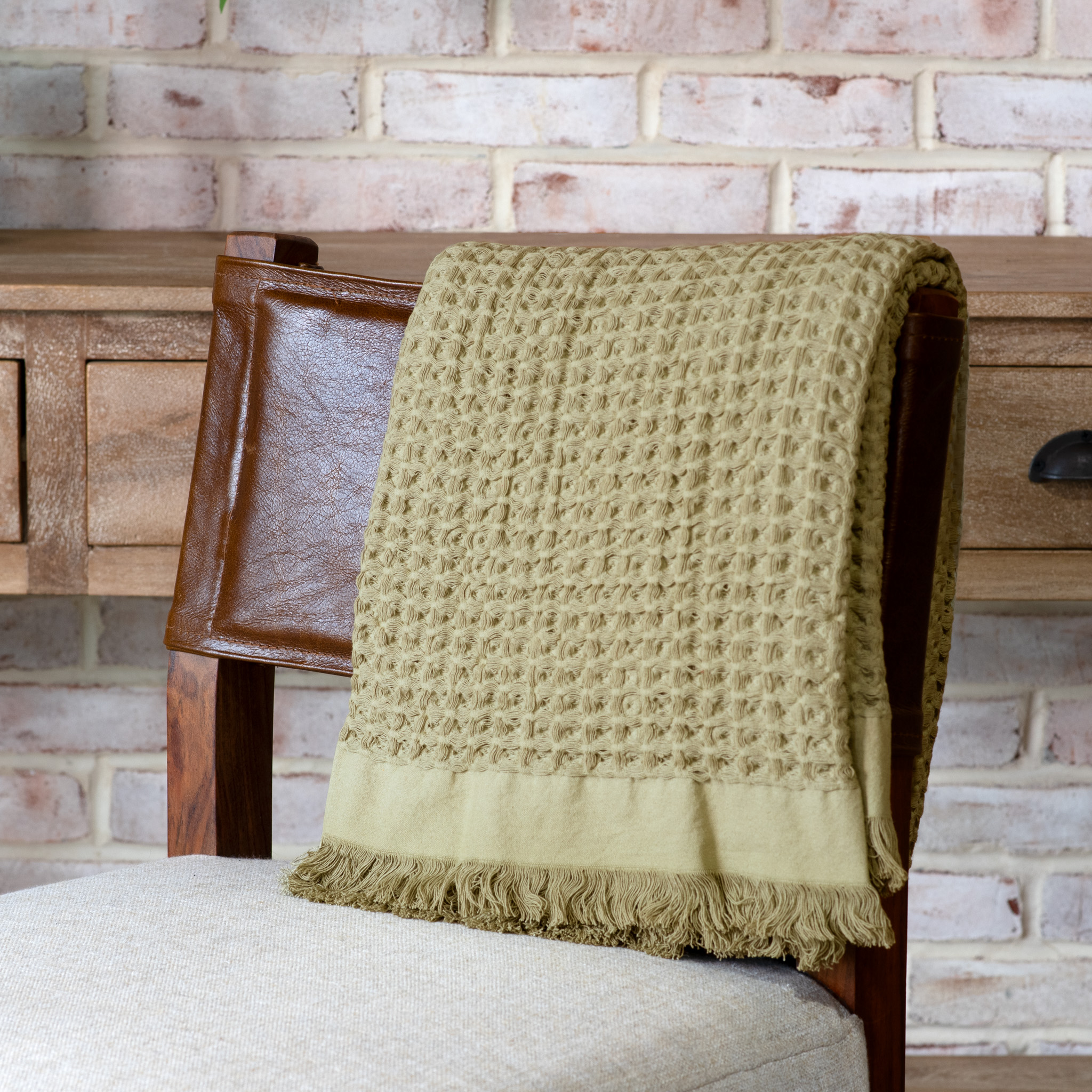 WAFFLE FRINGE THROW