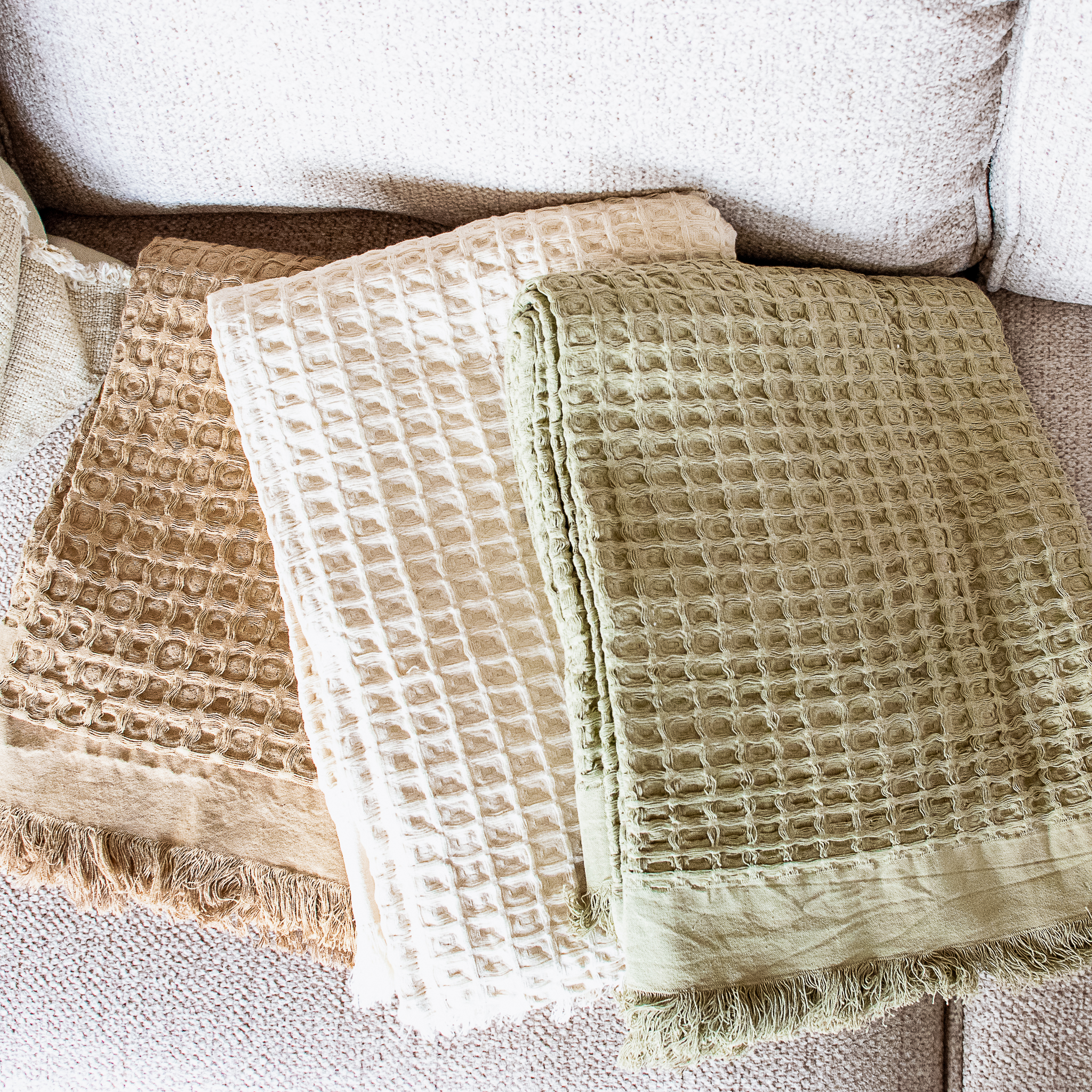 WAFFLE FRINGE THROW