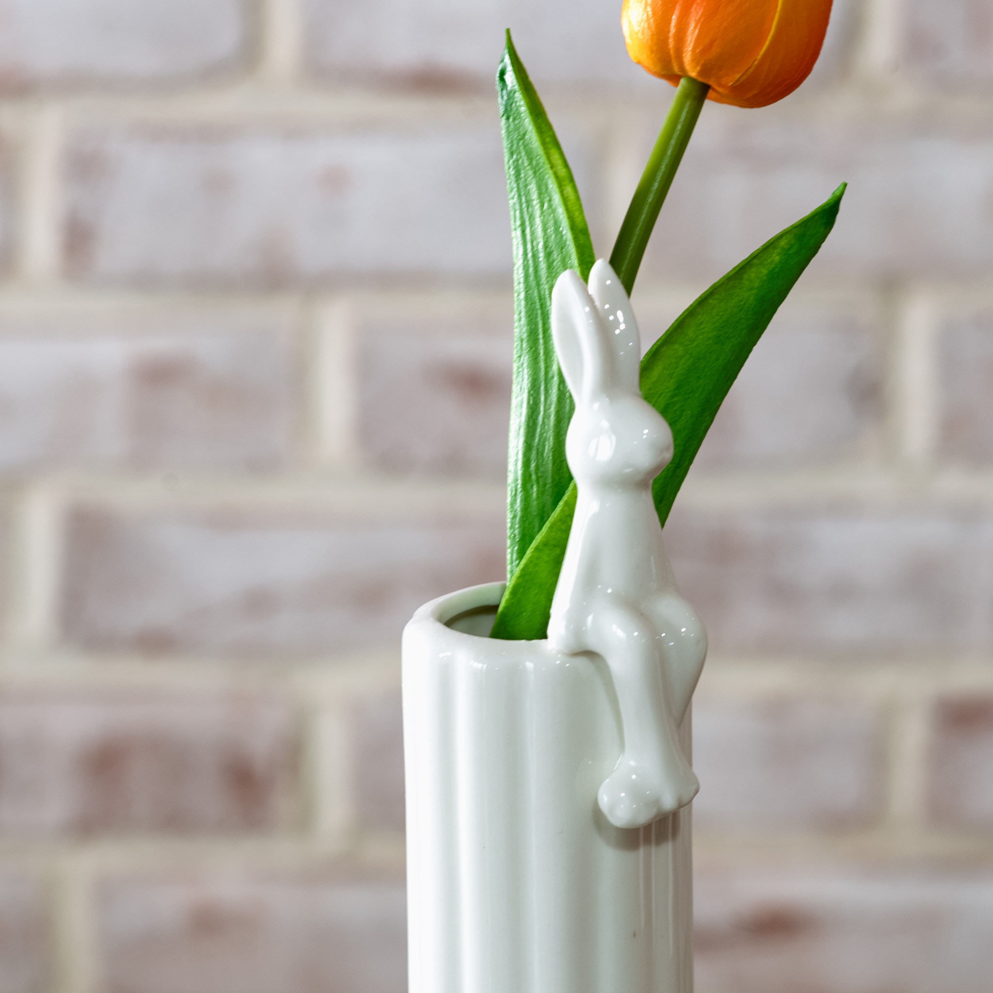 WHITE SKINNY BUNNY VASE
