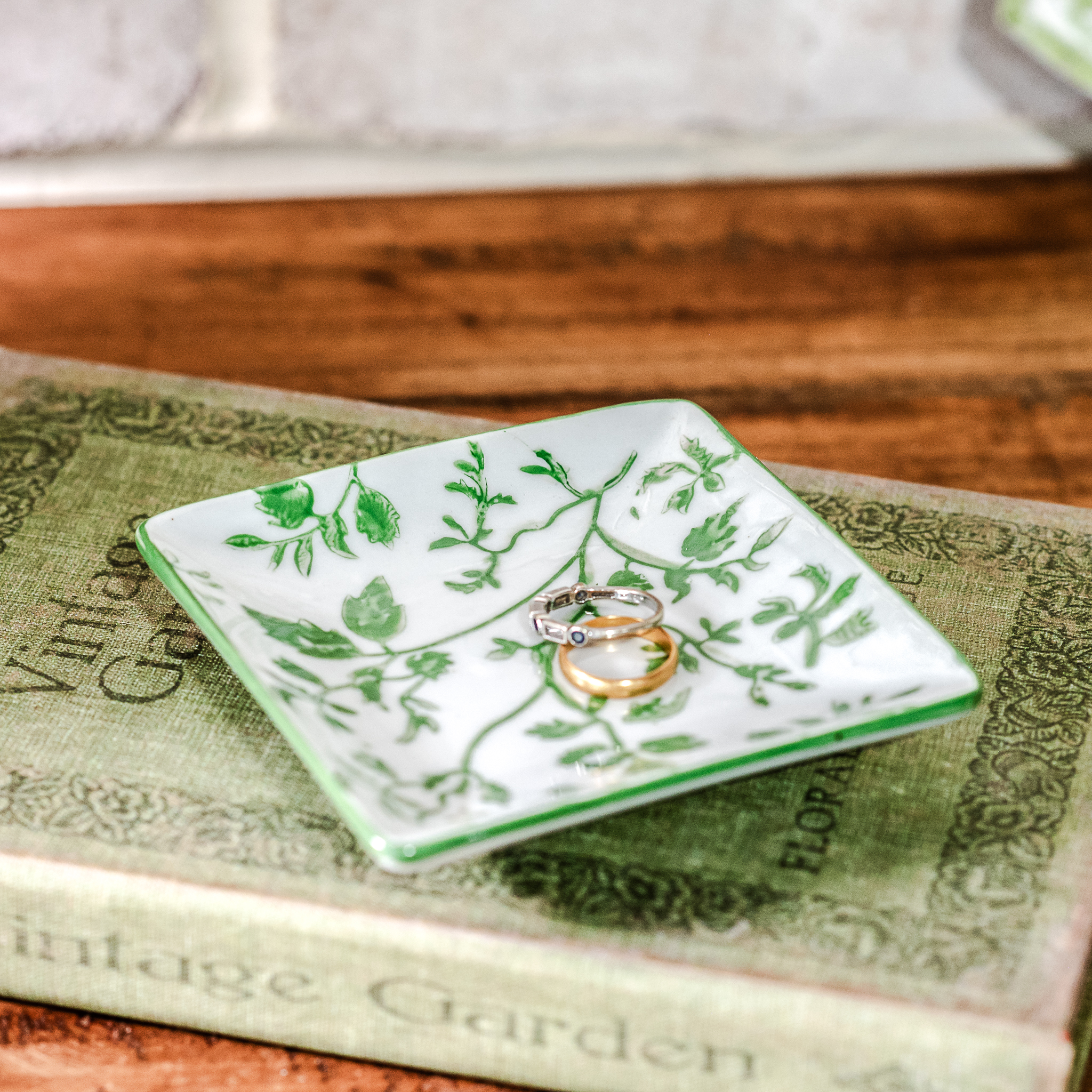 4" GREEN VINE ACCENT PLATE