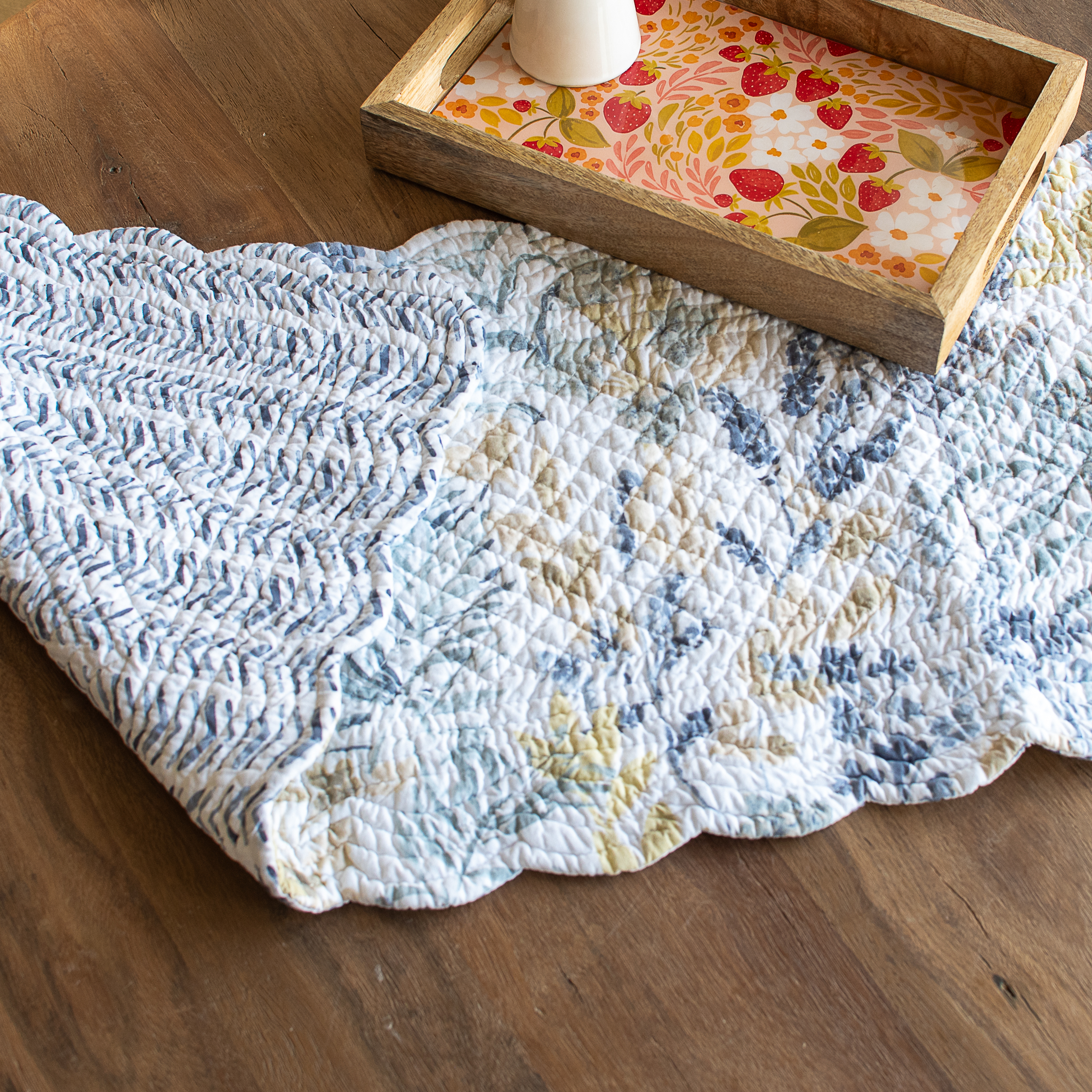 FREESIA TABLE RUNNER