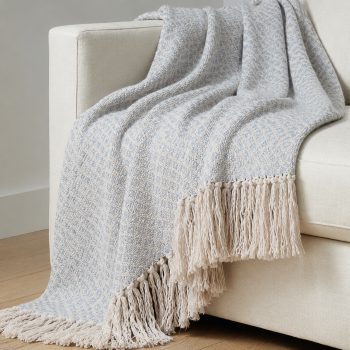 GREY DIAMOND PATTERN THROW