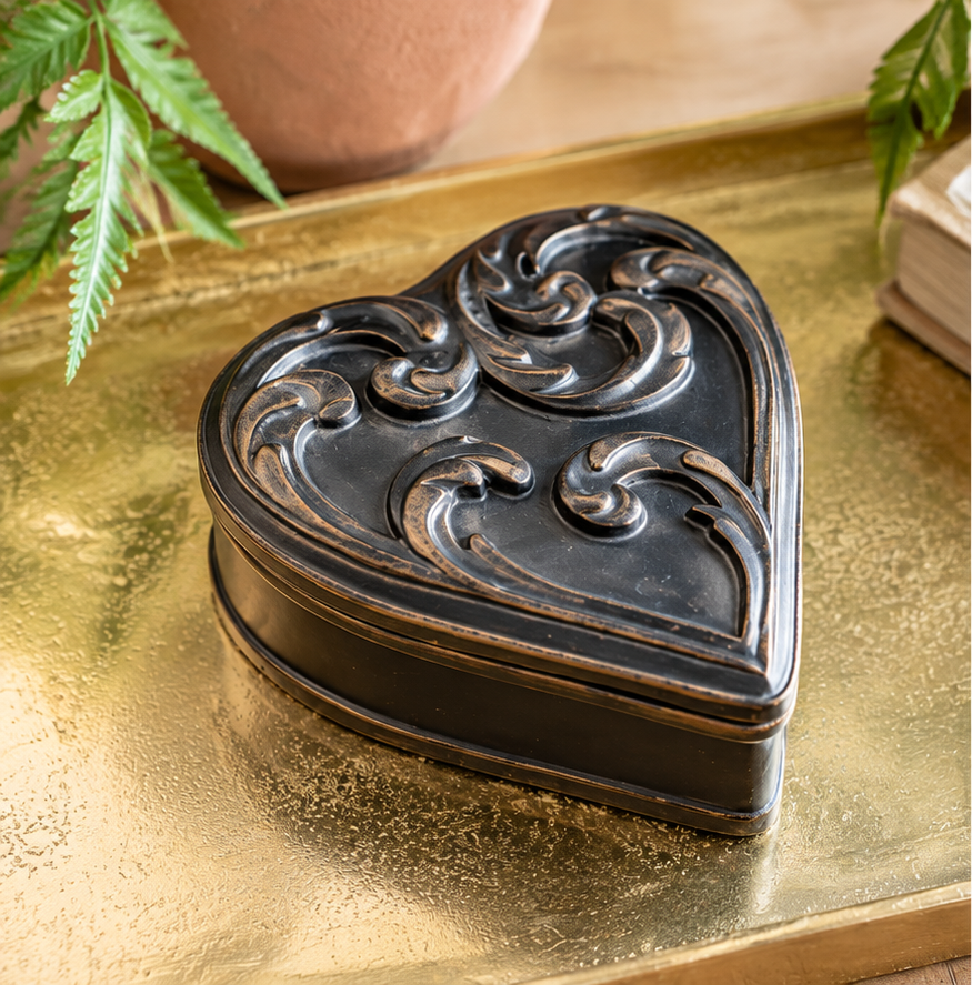ANTIUQE BRONZE HEART BOX